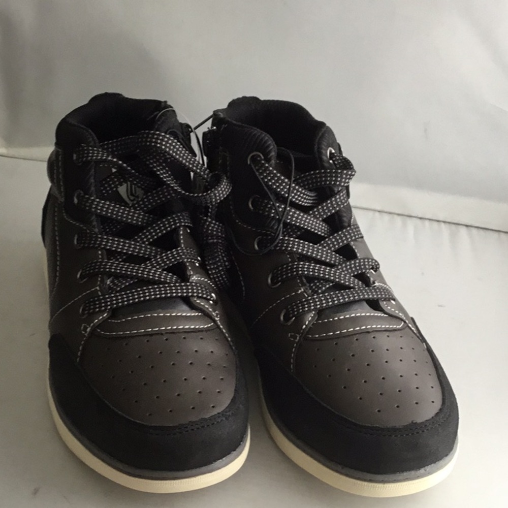 KIDS SHOES. - Picture 4 of 4